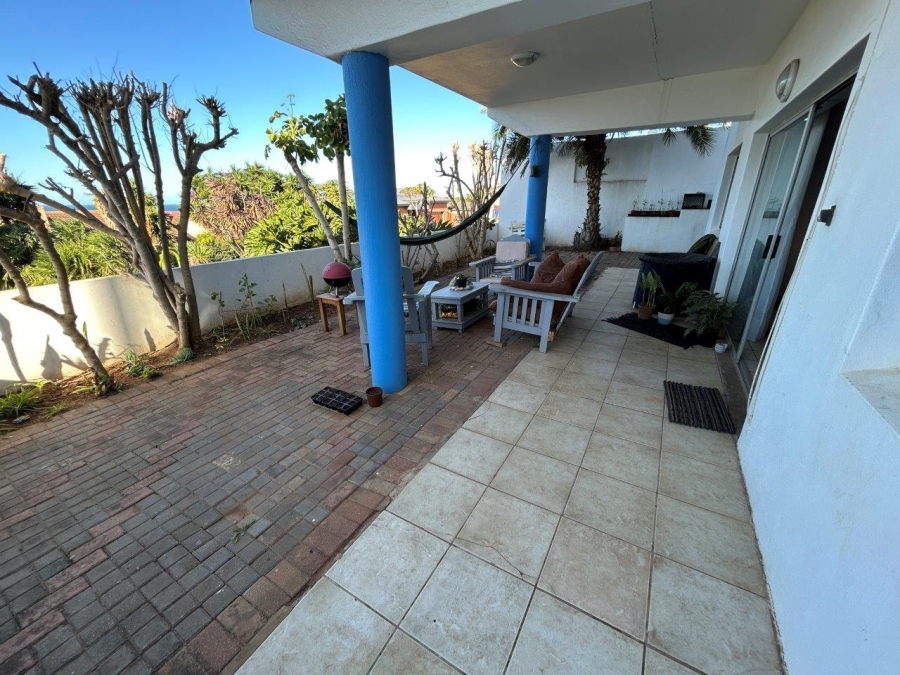 7 Bedroom Property for Sale in Wavecrest Eastern Cape